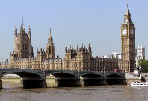Évtizedekig is tarthat a brit parlament tatarozása