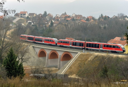 Átadták az Esztergom és Pilisvörösvár közötti vasútvonalat